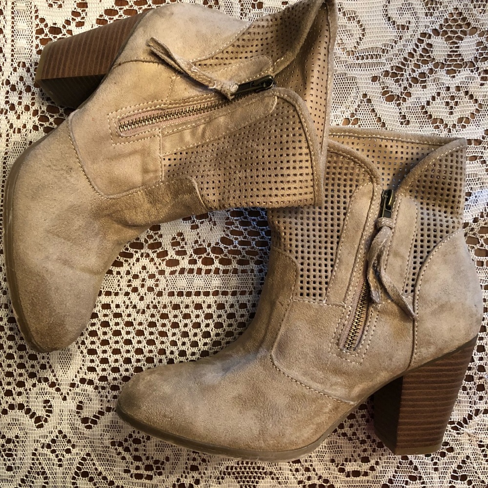 🔆2 FOR $15🔆 Faux suede perforated booties